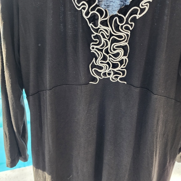 Ruffled Neck Black & White XL Knit top Impulse of California - Picture 8 of 11